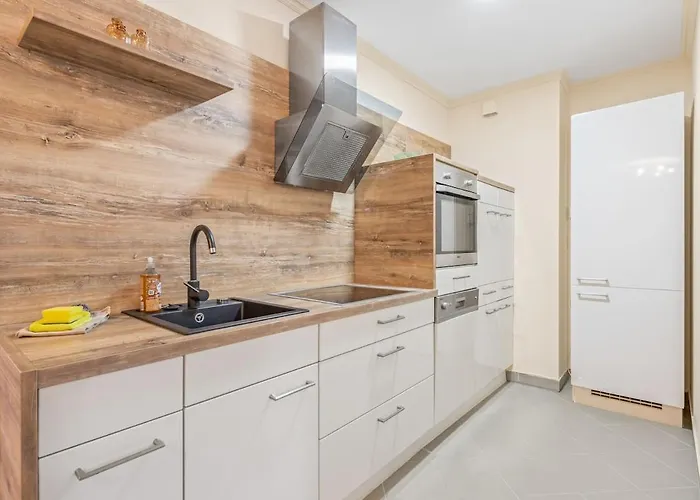 Ballroom - Parking Option - Netflix Apartamento Viena