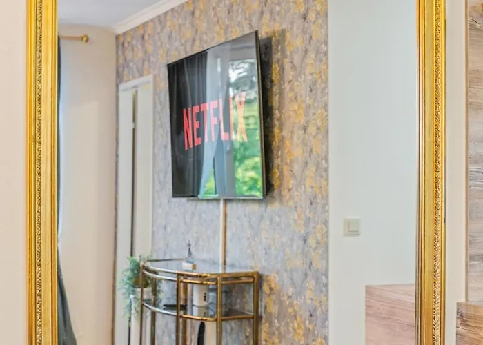 Ballroom - Parking Option - Netflix Apartamento