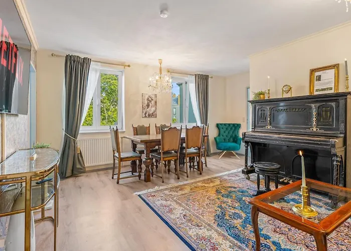 Ballroom - Parking Option - Netflix Apartamento Viena