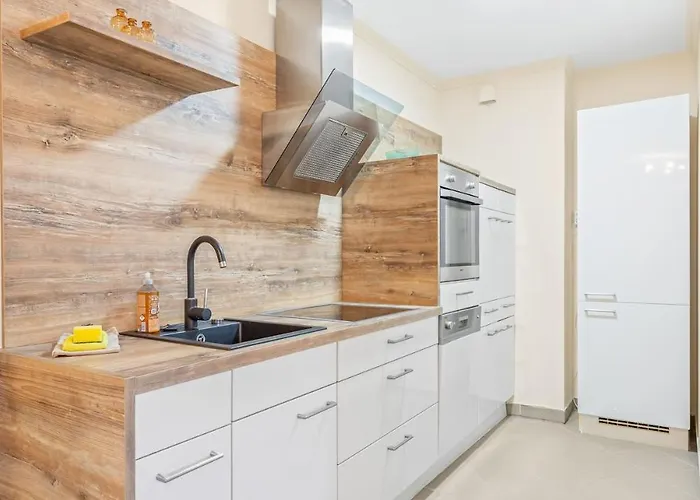 Ballroom - Parking Option - Netflix Apartamento Viena